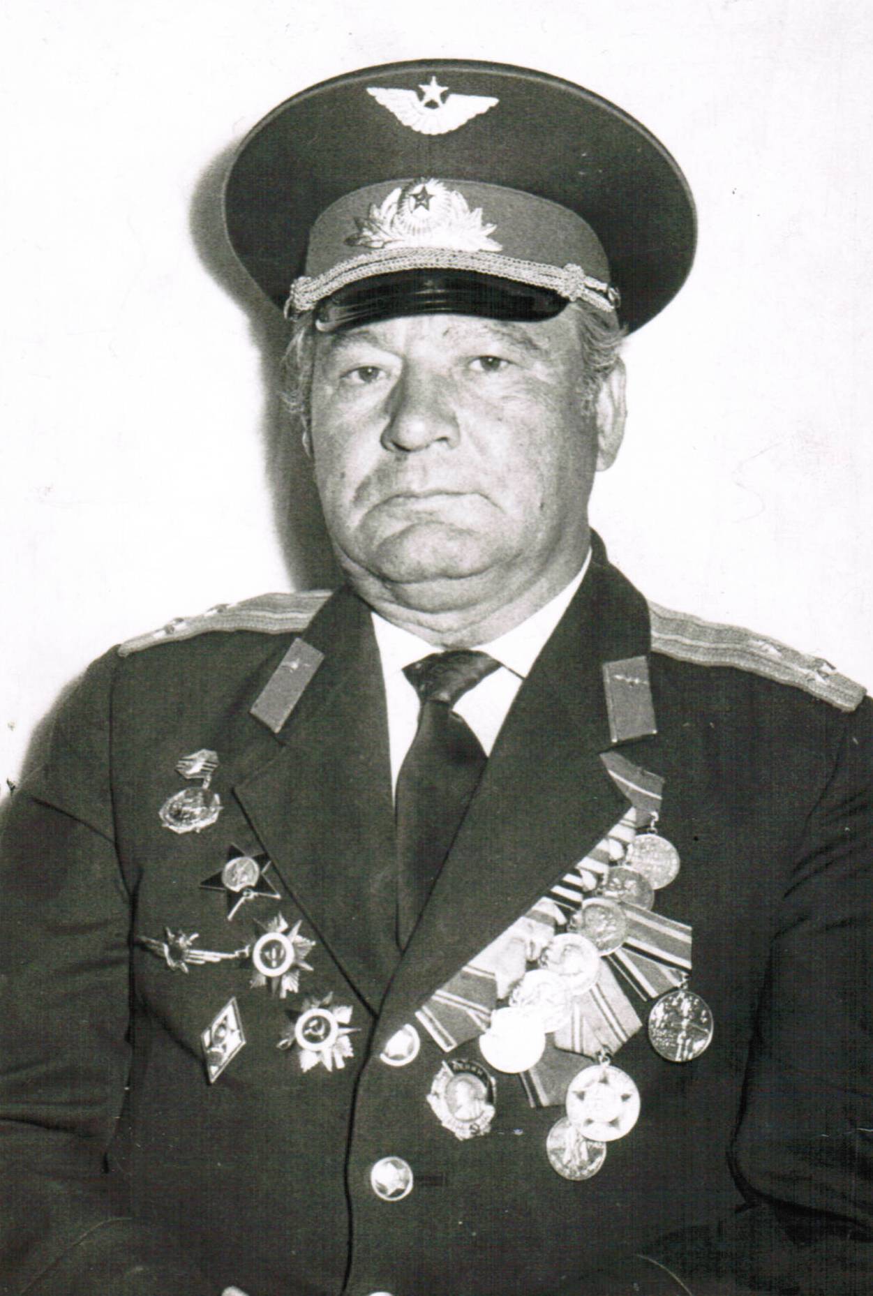 Файл: Ivan fedorovich ushkalov-1975.jpg