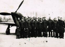 Перед убытием на Северный фронт среди авиатехников, Рыбинск, 1943 год
